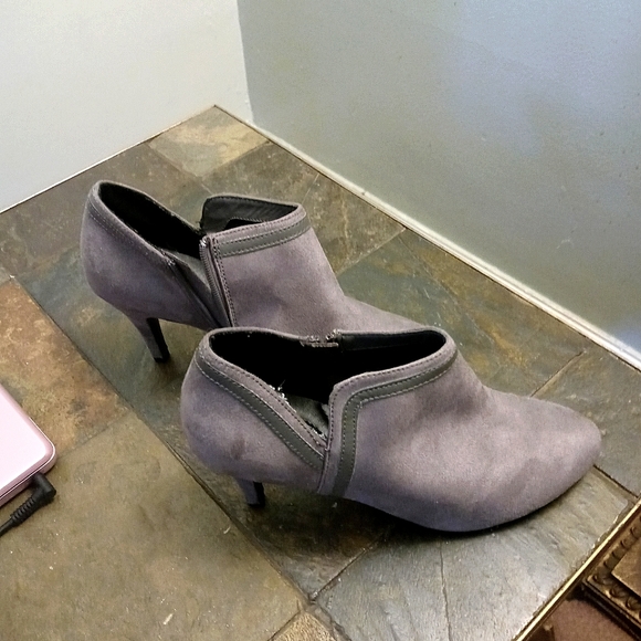 dexflex comfort Shoes - Women's Gray bootie heels